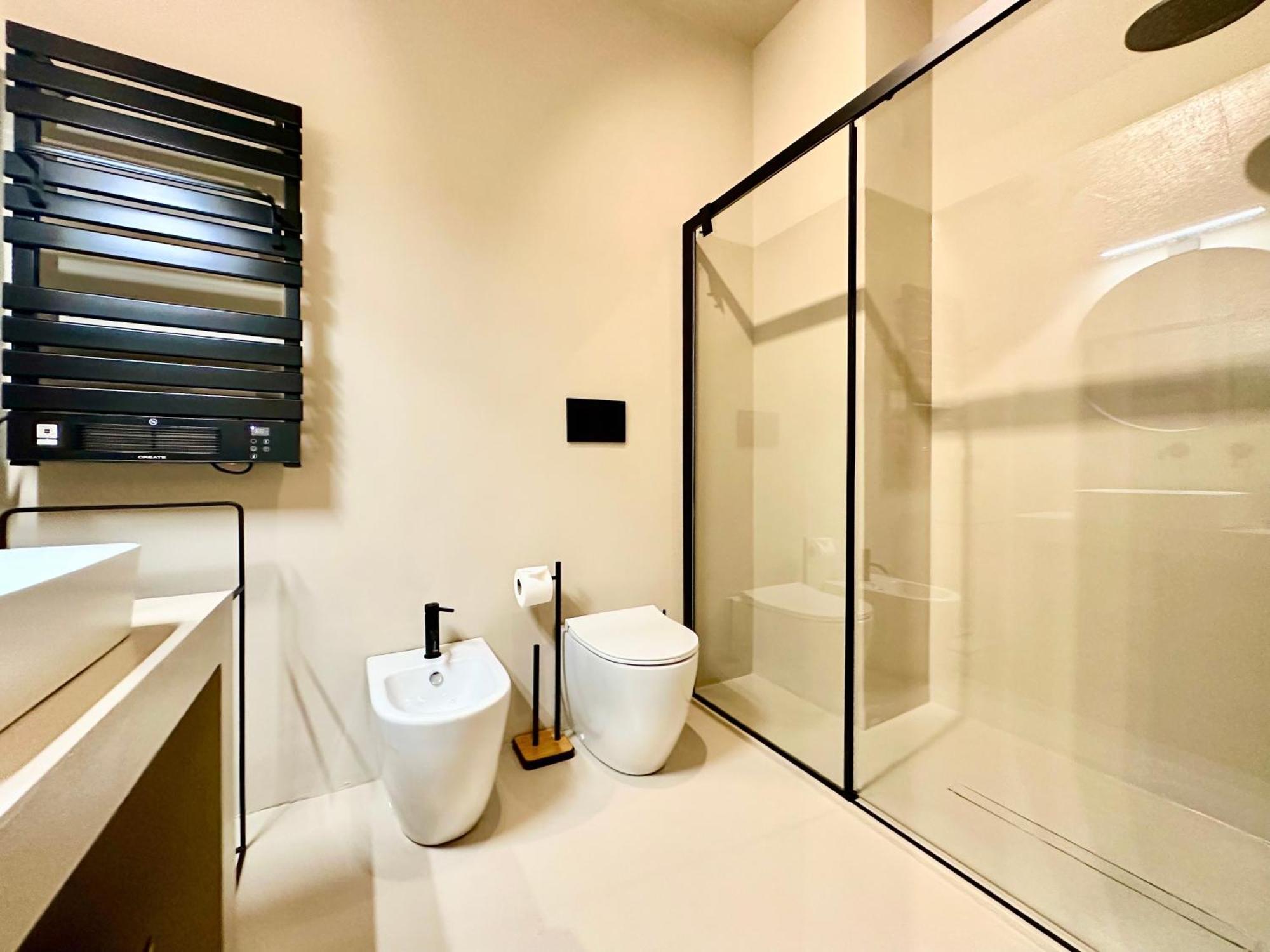 Deluxe Double Room Bath,1639509984:JPEG